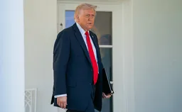 Трамп заявил о желании баллотироваться на третий срок в 2028 году