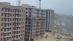 В Улан-Удэ двое строителей рухнули с высоты 6 этажа