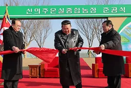 北韩新义州大棚农场竣工 金正恩：献礼党第九次代表大会