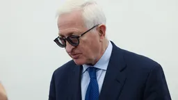 Путин призвал урегулировать споры между маркетплейсами и банками