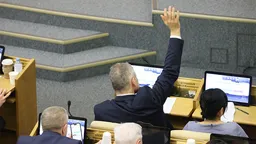 Госдума установила лимит на выдачу банковских карт на одного человека — не более пяти в одном банке, не более 20 карт в целом