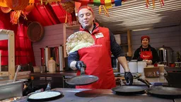 В поездах дальнего следования СвЖД на Масленицу кормят блинами