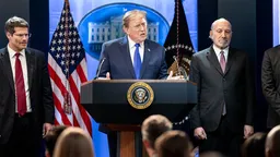 Трамп пригрозил использовать торговые лицензии для давления на страны после решения Верховного суда