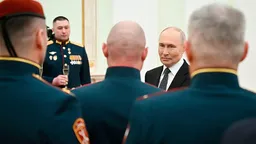Путин вручил награды военнослужащим в День защитника Отечества в Кремле