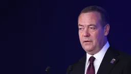 Медведев сообщил, что РФ пока не получила от Украины ответа на озвученные позиции по урегулированию
