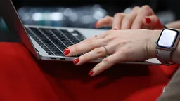 Самозанятым предложили запретить работу на компании