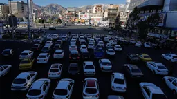 Великобритания отозвала сотрудников своего посольства в Иране