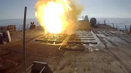 На борту авианосца США на Ближнем Востоке произошел пожар