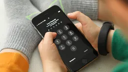 В Минпросвещения обсуждается вопрос запрета на использование мобильных телефонов для детей «определенного возраста»