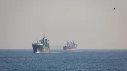 Иран разрешил проход через Ормузский пролив судам из России и Китая