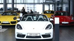 Минпромторг расширил список авто, облагаемых налогом на роскошь