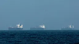 Иран разрешил проход судов с гуманитарными и жизненно важными грузами через Ормузский пролив