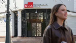 Рынок акций РФ открылся в утреннюю сессию ростом индекса IMOEX2 на 0,1%