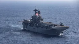 Два газовоза с СПГ из Катара развернулись перед Ормузским проливом