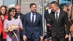 Вэнс приехал в Венгрию, чтобы поддержать премьера Орбана перед сложными выборами