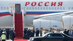 Си Цзиньпин и Лавров проводят встречу в Пекине