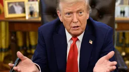 Госдеп готовит памятные паспорта с изображением Трампа к 250-летию США