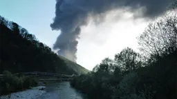 Огонь на НПЗ в Туапсе потушили пенной атакой