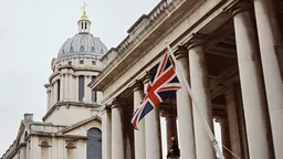 МИД Британии отозвал аккредитацию российского дипломата и вызвал посла