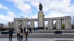 Полиция ФРГ ограничит использование символики у советских мемориалов 8 и 9 мая