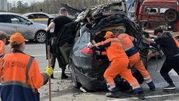 На МКАД Грузовик протаранил 14 автомобилей, пострадали семеро человек, в том числе двое детей