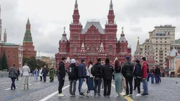 Число иностранцев в России за год сократилось на 700 тысяч человек