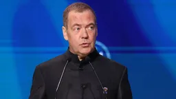 Медведев пригрозил Европе «большой бойней» и потребовал провести «денацификацию Германии»
