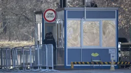Словакия закрыла погранпереходы с Украиной