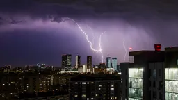 Ливень, гроза и град ожидаются в Москве в субботу