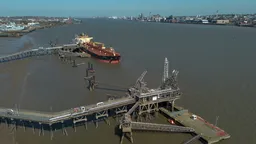 Вывоз нефти через Ормузский пролив продолжился в выходные, несмотря на заявление Ирана о его перекрытии