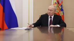 Правительство пообещало увеличить объемы производства топлива и защитить крымские бензовозы на фоне атак БПЛА