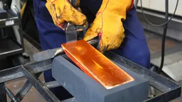 Цена на золото впервые превысила $4600 за унцию, серебро выросло до $83