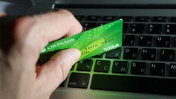 Онлайн-сервисам запретят автоматическое списание за подписки с 1 марта