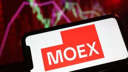 Рубль утром дорожает в паре с юанем на МосБирже