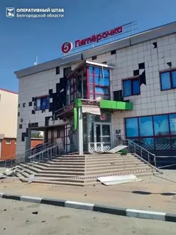 Пять человек пострадали при ударе беспилотника по "Пятерочке" в Белгородской области