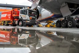 В российских аэропортах начали ограничивать заправку самолетов