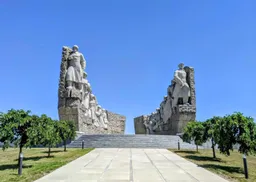 12 человек пострадали в результате атаки беспилотника на музей «Самбекские высоты»