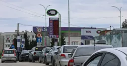 Власти аннексированного Севастополя прекратили продажу бензина, отменили паромное сообщение и ввели дневной режим работы