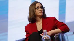 Суд в России заочно приговорил основательницу "Ковчега" Анастасию Буракову к более чем восьми годам заключения за отказ сопровождать свои публикации плашкой "иностранного агента"