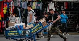 Госдума в первом чтении приняла поправки, обязывающие детей мигрантов по достижении 18 лет выехать из России или оформить патент в течение 30 дней