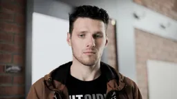 Белорусскому акционисту Кузьмичу отказали в убежище во Франции