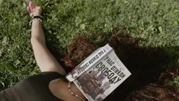 "Новый уровень цензуры". Что известно об обысках в российском издательстве "Эксмо" по делу об "экстремизме" из-за квир-литературы