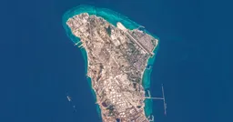 США нанесли удар по острову Харк, через который проходит 90% иранского экспорта нефти