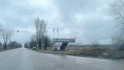 Южный окружной военный суд в Ростове-на-Дону приговорил трех несовершеннолетних жителей оккупированного Мелитополя к лишению свободы на сроки от семи до восьми с половиной лет по обвинению в причастности к терроризму