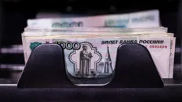 РБК: гражданам "недружественных" стран стали блокировать счета в РФ
