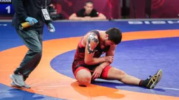 Массовая драка произошла на турнире по борьбе в Грозном