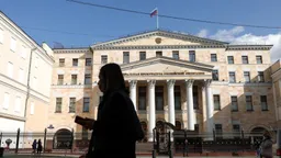 ⭕️ В Москве украинку Юлию Мельниченко в третий раз задержали за одиночный пикет, плакат отправили на экспертизу