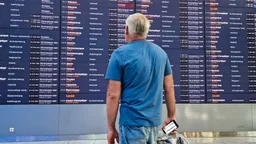 Футбольному клубу "Уфа" присудили техническое поражение — команда не смогла вылететь в Хабаровск из-за атаки БПЛА и закрытого аэропорта