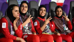 Еще три иранские футболистки решили вернуться в страну из Австралии