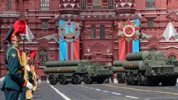 Парад на День Победы в Москве пройдет без техники и без детей-кадетов, заявили в Минобороны РФ